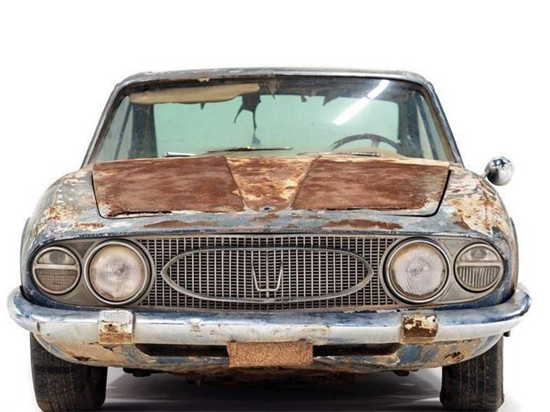 بسعر خيالي... سيارة "مازيراتي" تالفة في أشهر مزاد عالمي والمالك سعودي